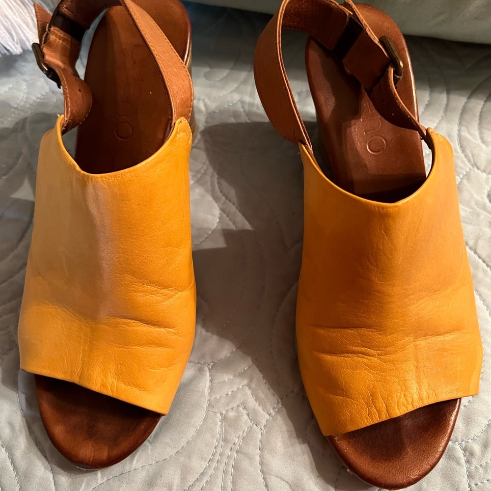 high end wedge shoes,mustard color. They are comfortable! real leather shoes